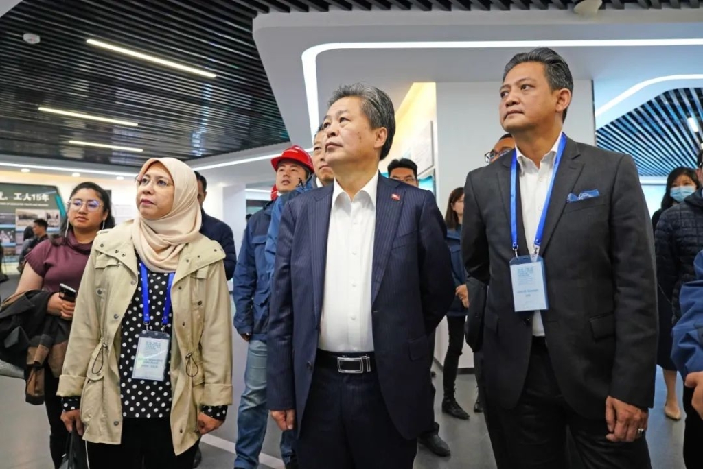 东盟团结参访团考察米乐M6智能