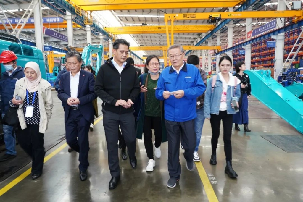 东盟团结参访团考察米乐M6智能