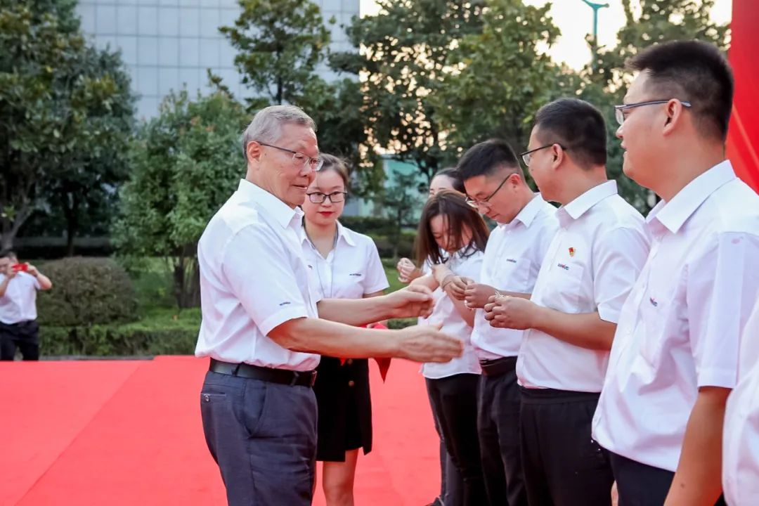 喜迎二十大 携手向未来 | 米乐M6智能建设23周年庆祝表扬大会暨意见意义运动会盛大举行